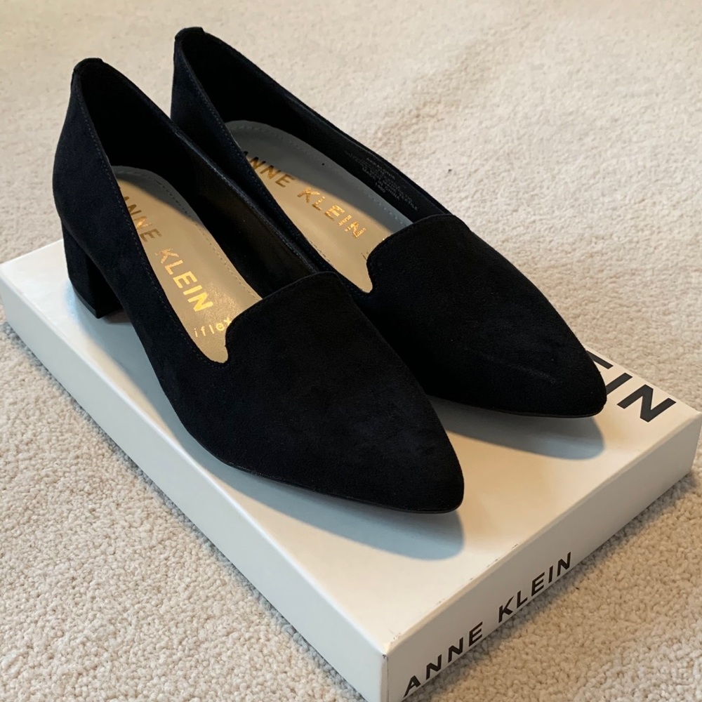 Brand new Anne Klein black pumps
